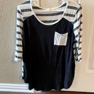 Le Lis shirt. Size M. 3/4 length sleeve.